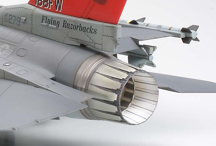 Tamiya F-16C Fighting Falcon (Block 25/32) 1/48