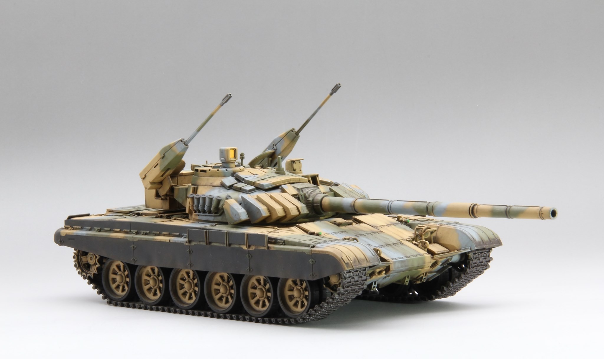Amusing Hobby T-72M2 Moderna Slovakian MBT 1/35