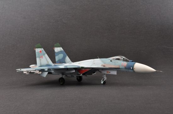 Trumpeter Russian Su-27 Flanker B Fighter 1/72