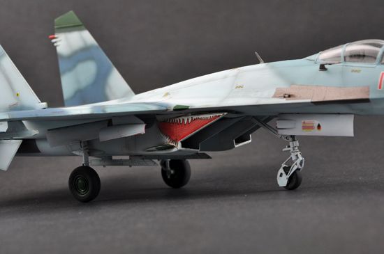 Trumpeter Russian Su-27 Flanker B Fighter 1/72