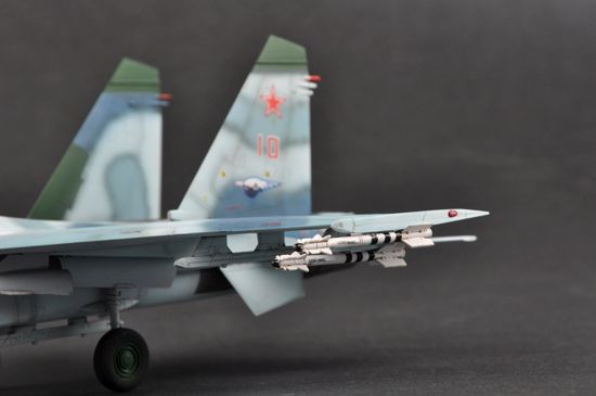 Trumpeter Russian Su-27 Flanker B Fighter 1/72