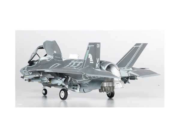 Academy USMC F-35B VMFA-121 "Green Knights" 1/72