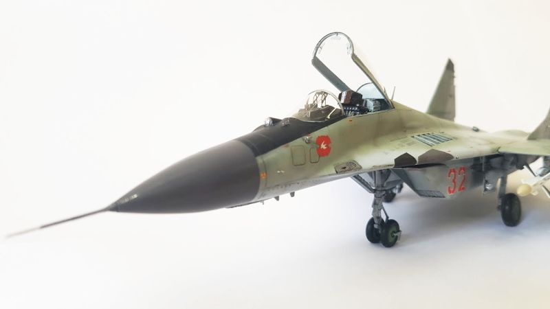 G.W.H MIG-29 9-12 Early Type “Fulcrum ” /w 9-12 Late 2 in 1 1/48