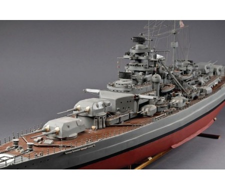 Tamiya German Battleship Bismarck 1/350