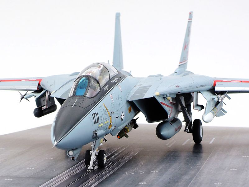 Tamiya Grumman F-14A Tomcat (Late Model) Carrier Launch Set 1/48