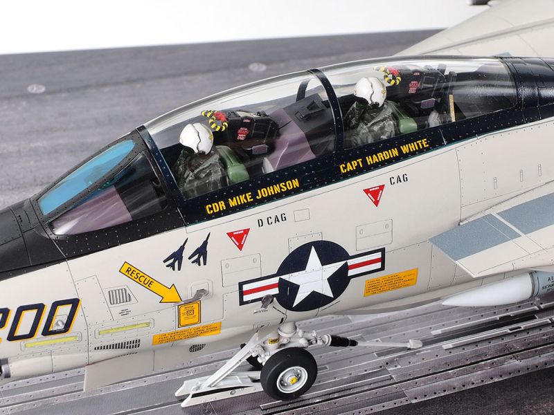 Tamiya Grumman F-14A Tomcat (Late Model) Carrier Launch Set 1/48