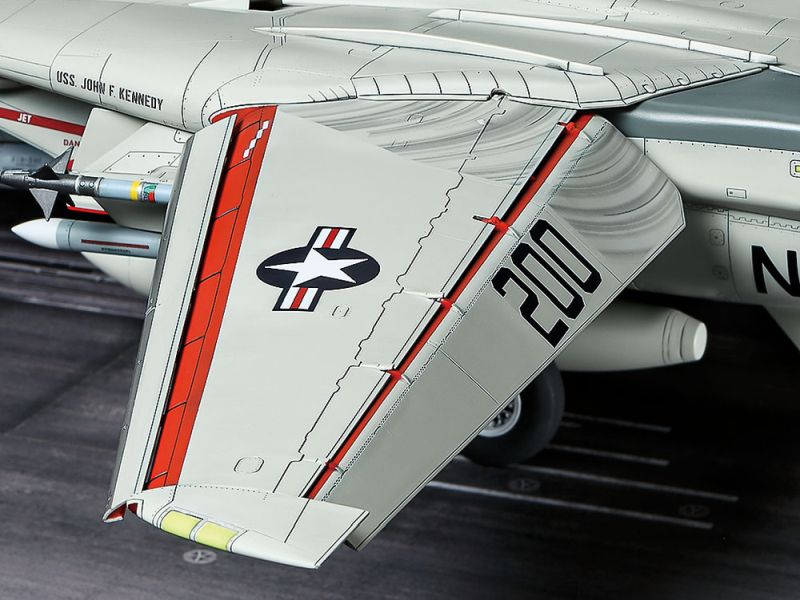 Tamiya Grumman F-14A Tomcat (Late Model) Carrier Launch Set 1/48