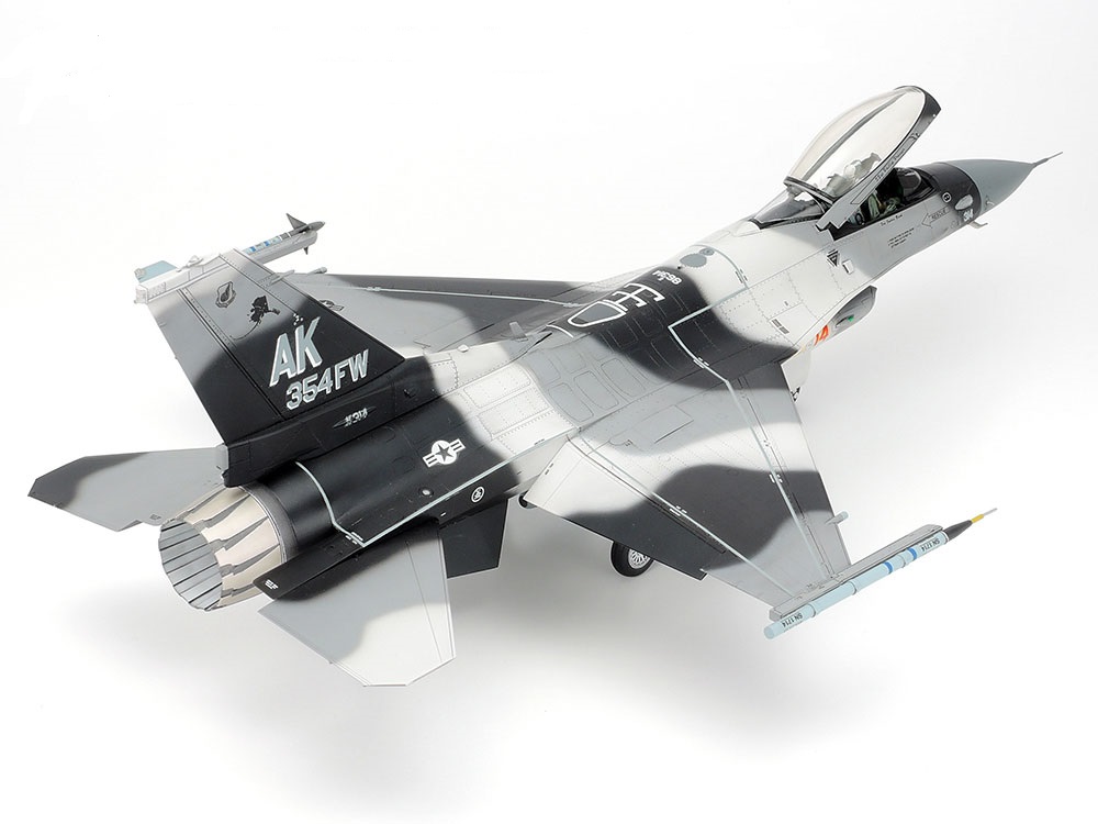 Tamiya F-16C/N Aggresor/Adversary 1/48
