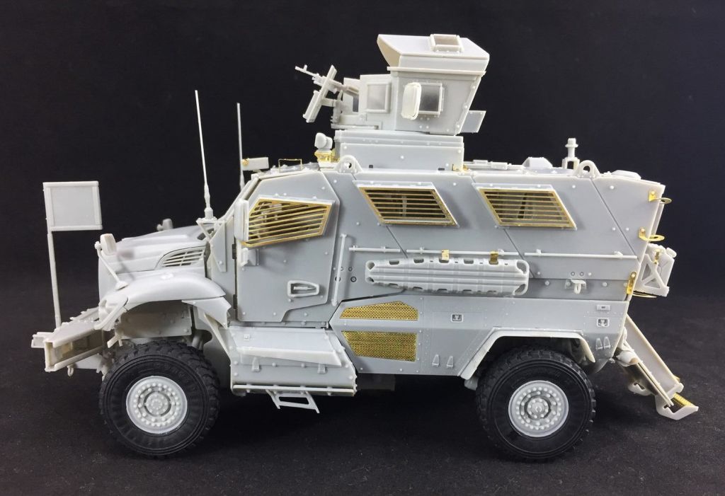 Bronco M1224 MaxxPro MRAP 1/35
