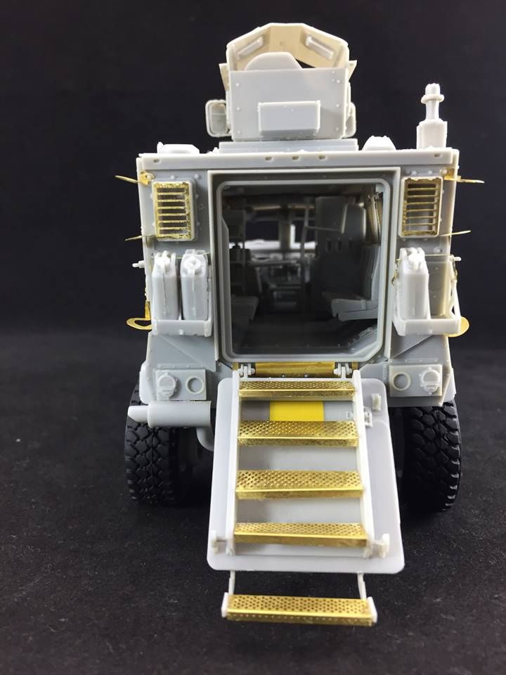 Bronco M1224 MaxxPro MRAP 1/35