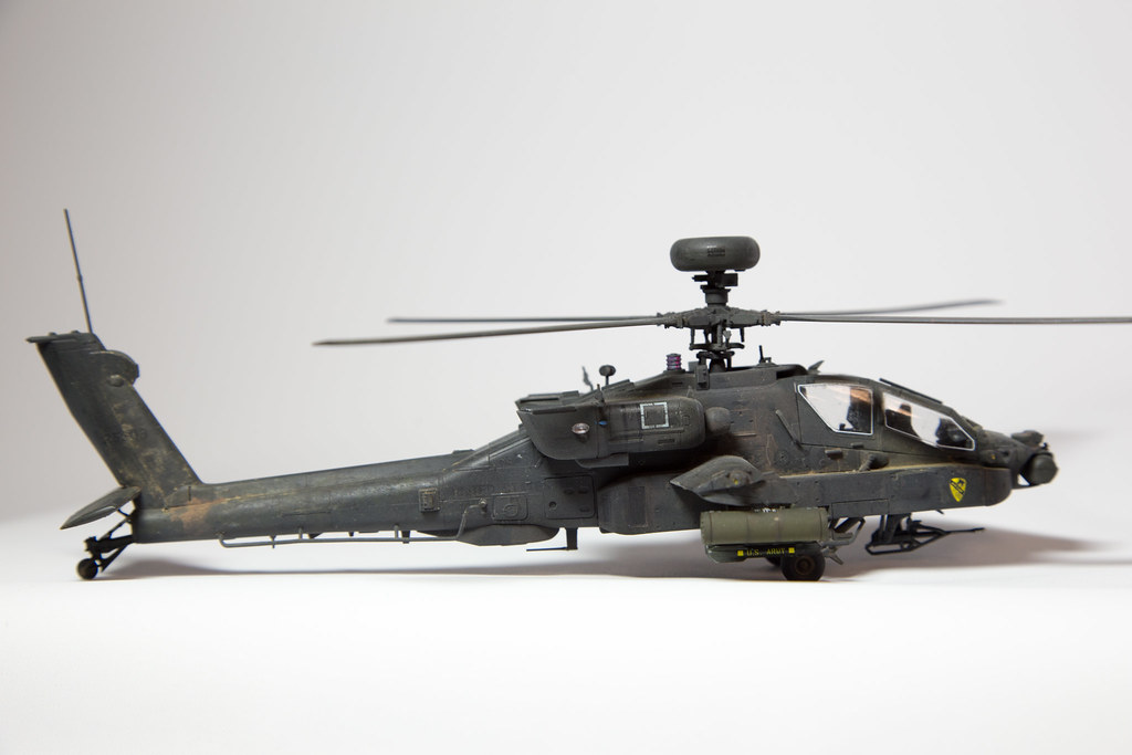 Academy AH-64D Block II "Late Version" Apache Longbow 1/72