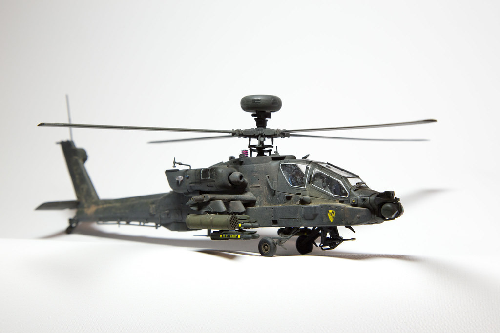 Academy AH-64D Block II "Late Version" Apache Longbow 1/72