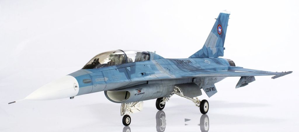 Kinetic F-16A/B NSWAC AGRESSOR 1/48