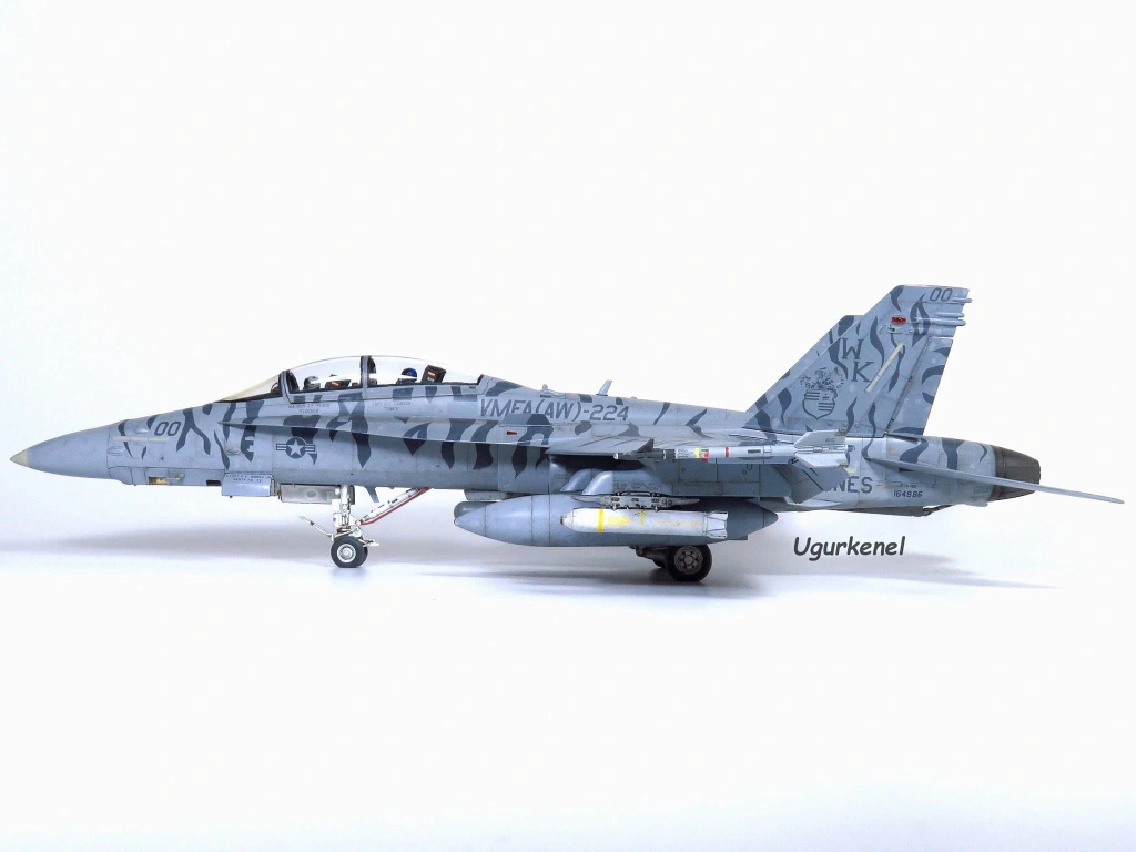 Kinetic F/A-18D ATARS Hornet 1/48