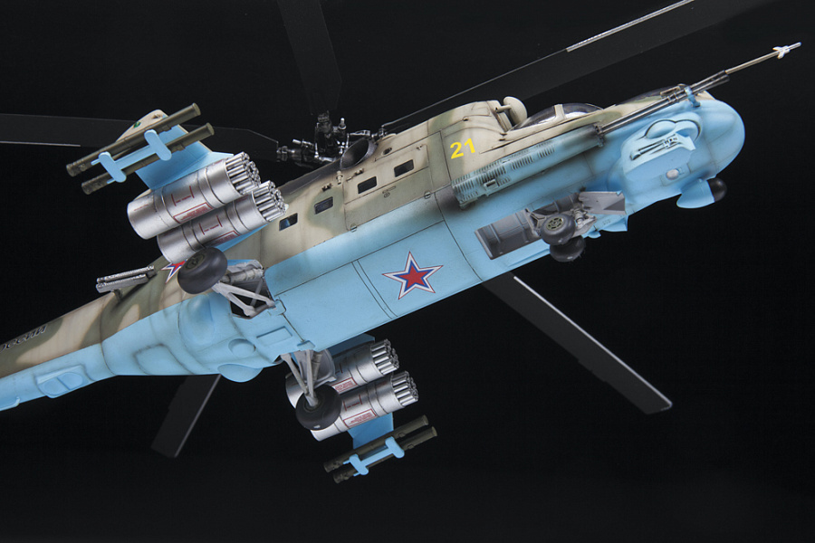 Zvezda Soviet Attack Helicopter MI-24P 1/48