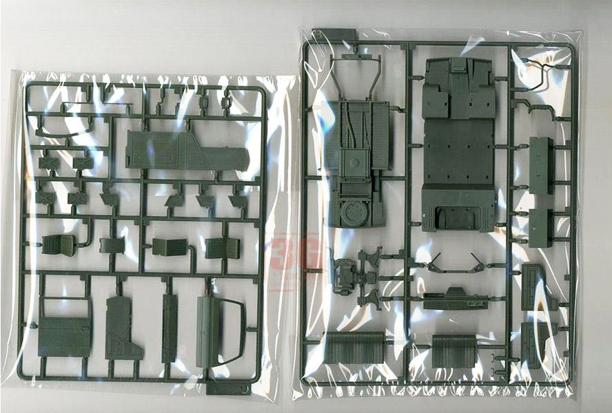 Takom Bundeswehr T3 Transporter bus w/figure 1/35