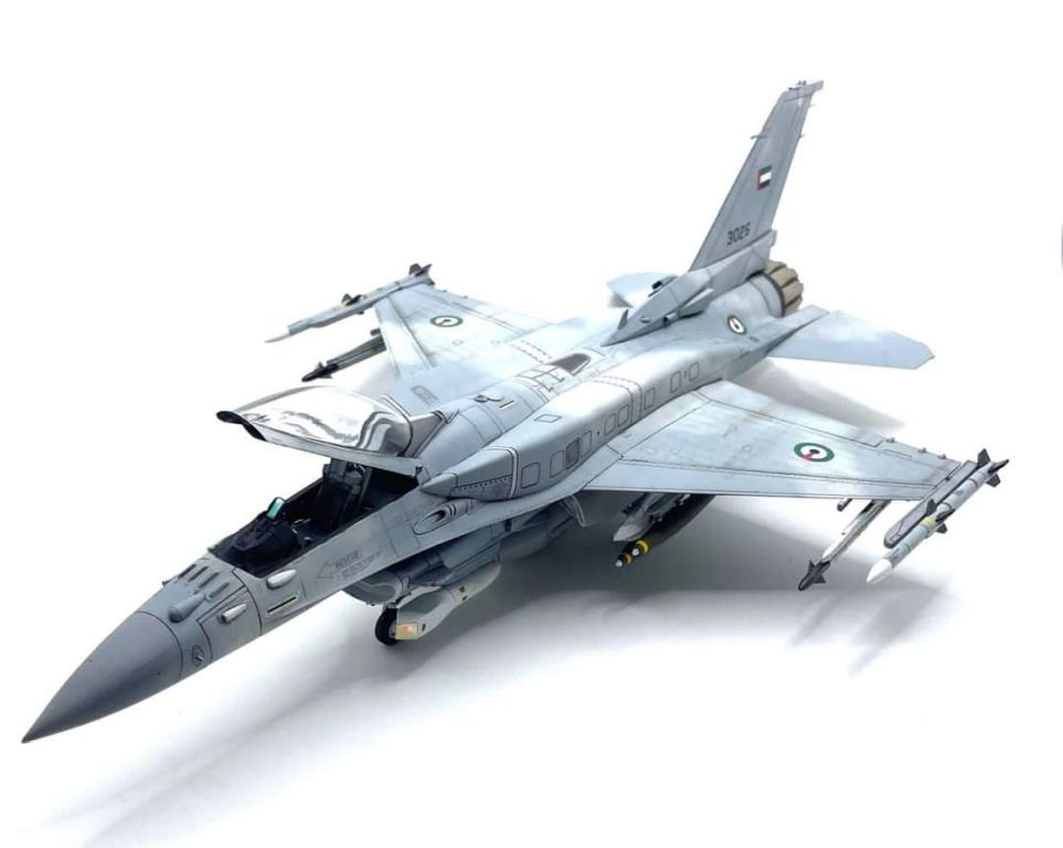 Kinetic F-16E/F Desert Vipers Block 60 1/48 (Chybí díly trupových nádrží, jinak kompletní)