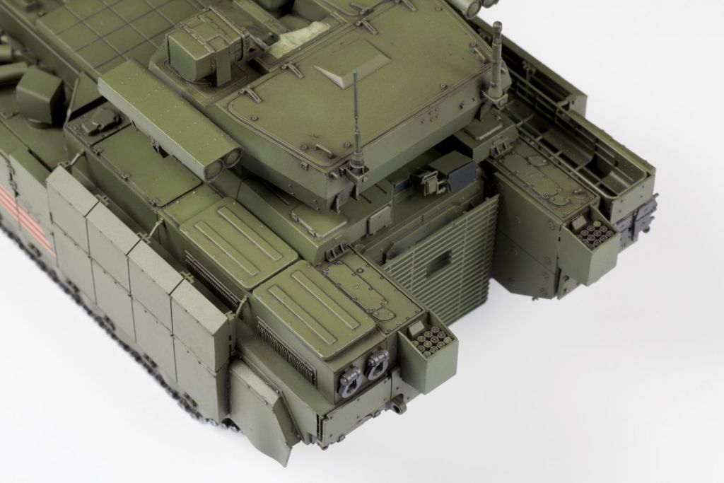 Zvezda Russian Heavy Infantry Fighting Vehicle TBMP T-15 Armata 1/35