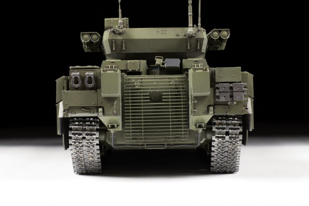 Zvezda Russian Heavy Infantry Fighting Vehicle TBMP T-15 Armata 1/35