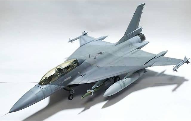 Kinetic F-16XL-2 Experimental Fighter 1/48