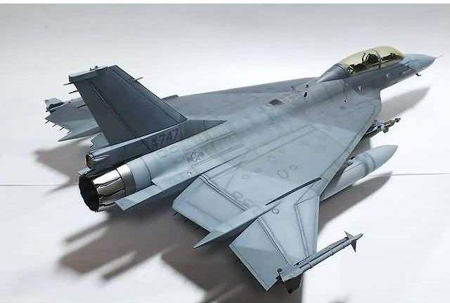 Kinetic F-16XL-2 Experimental Fighter 1/48