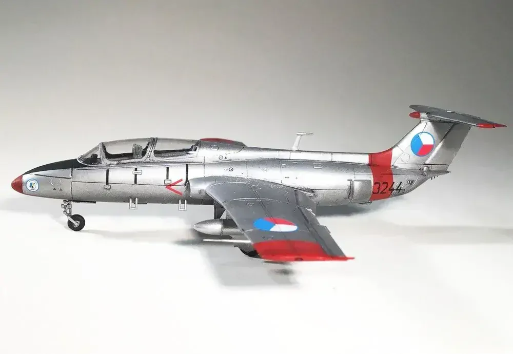 AMK AERO L-29 Delfín (ČR) 1/72