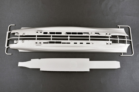 Trumpeter German Navy Aircraft Carrier DKM Graf Zeppelin 1/350