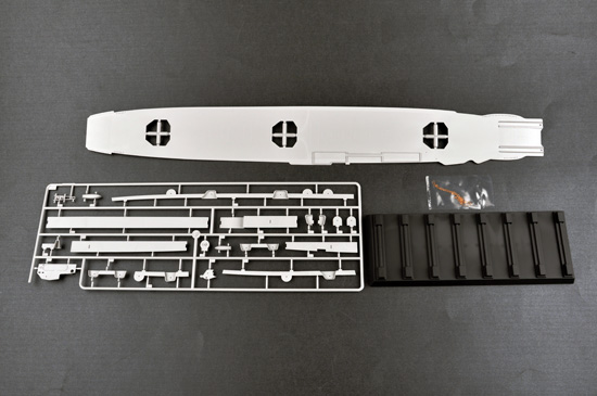 Trumpeter German Navy Aircraft Carrier DKM Graf Zeppelin 1/350