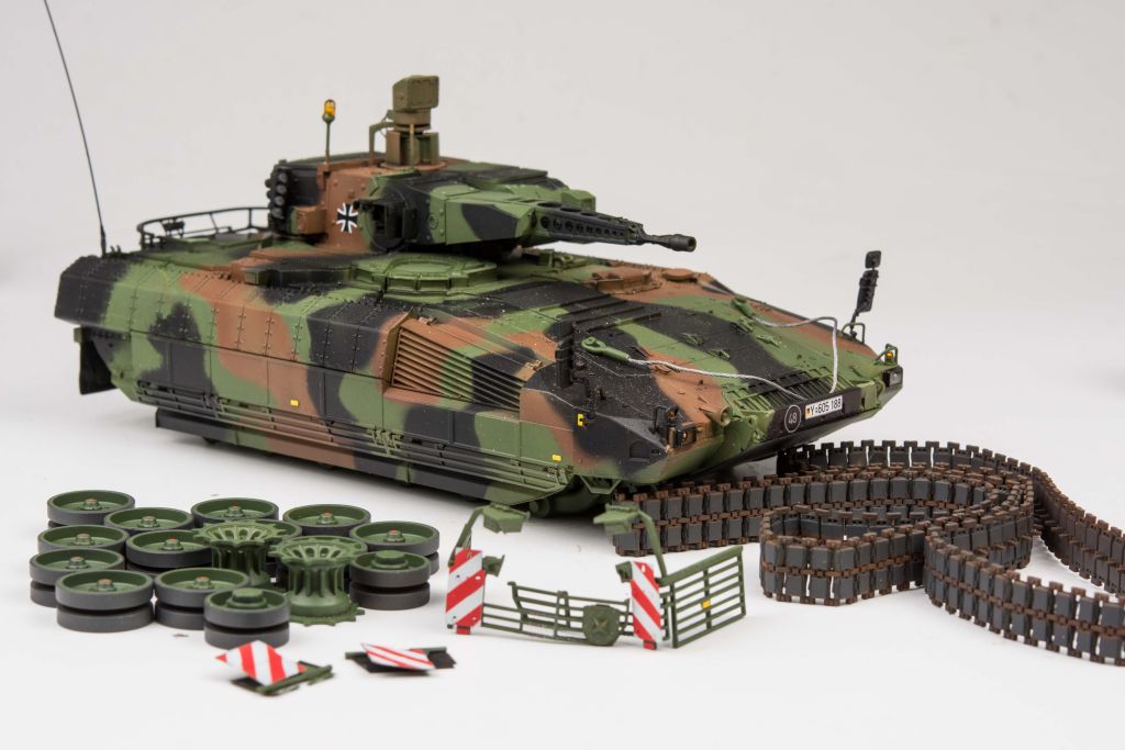 RFM German Schützenpanzer PUMA with workable Track links 1/35