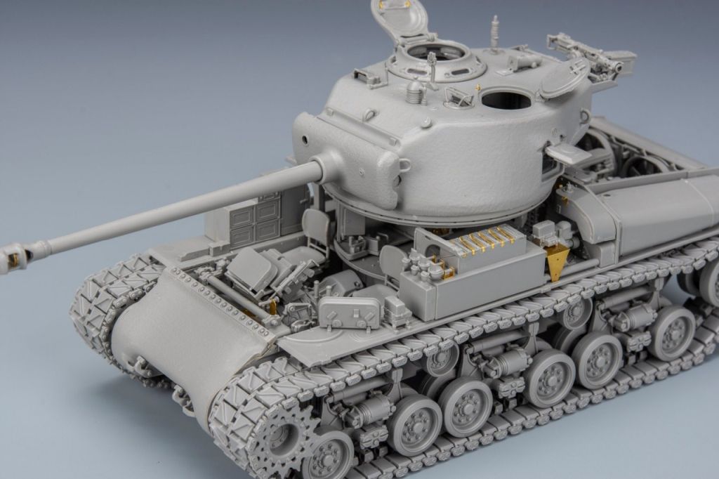 RFM M4A3 76W HVSS Sherman With full interior and workable track links 1/35