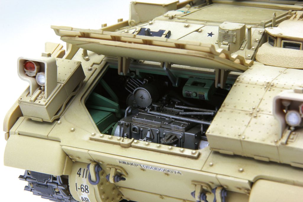 MENG U.S. Infantry Fighting Vehicle M2A3 Bradley w/BUSK III - FULL INTERIOR! 1/35