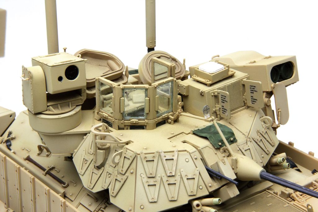 MENG U.S. Infantry Fighting Vehicle M2A3 Bradley w/BUSK III - FULL INTERIOR! 1/35