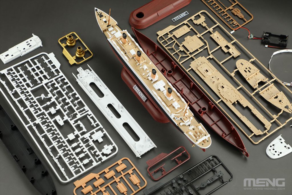 MENG R.M.S. Titanic (LED set!) 1/700
