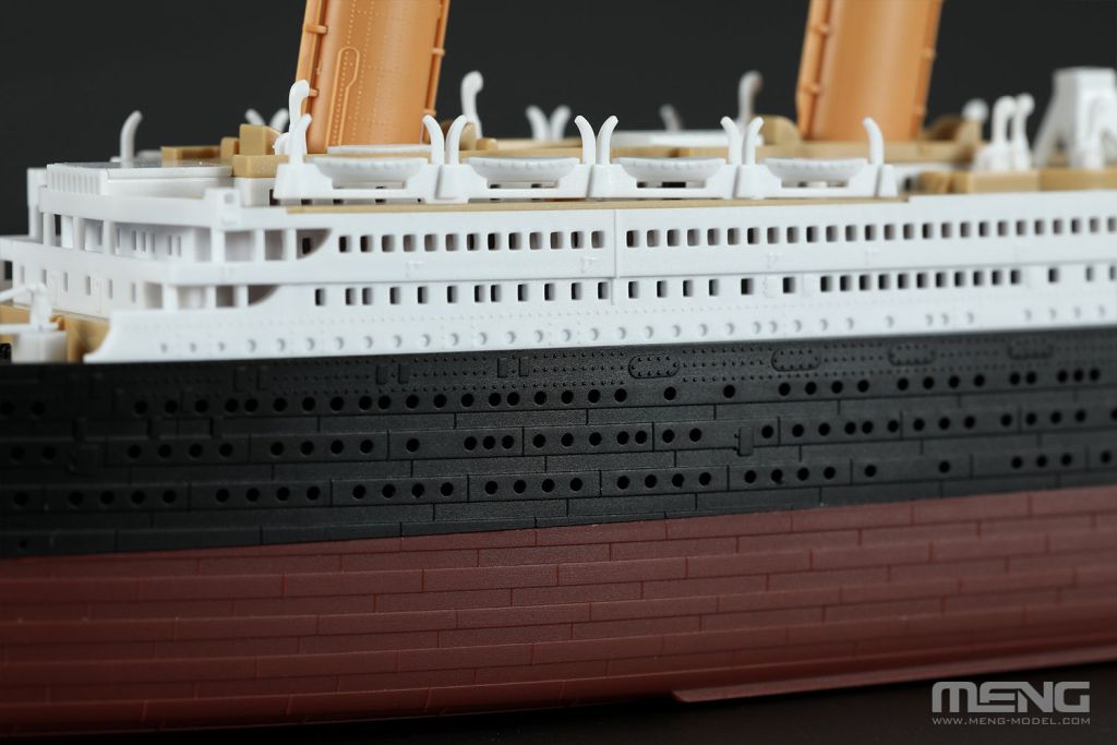 MENG R.M.S. Titanic (LED set!) 1/700