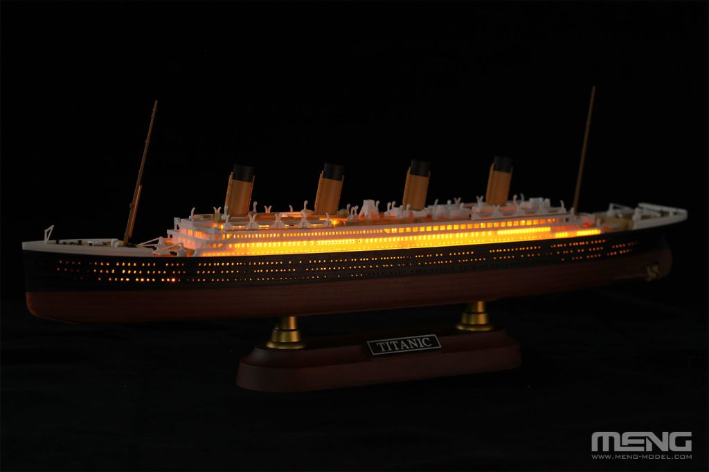 MENG R.M.S. Titanic (LED set!) 1/700