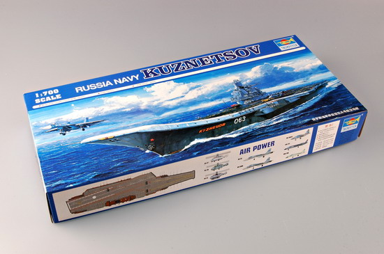 Trumpeter USSR Admiral Kuznetsov 1/700