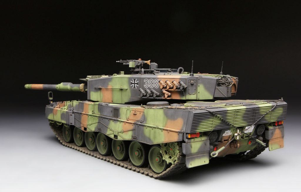 MENG German Main Battle Tank Leopard 2 A4 1/35