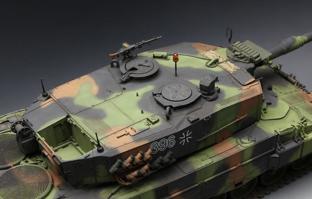 MENG German Main Battle Tank Leopard 2 A4 1/35