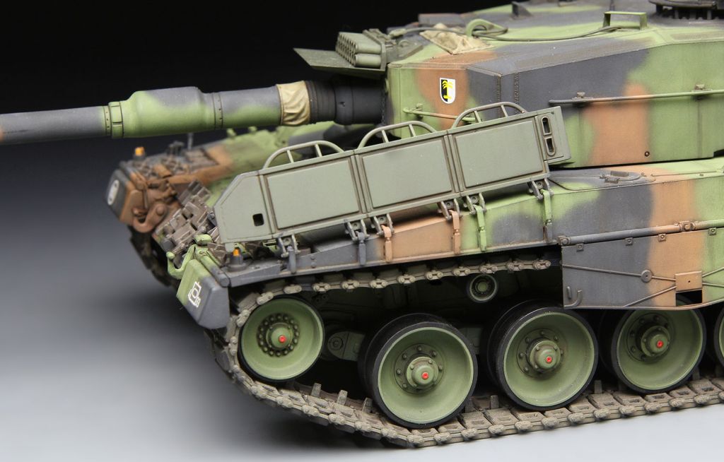 MENG German Main Battle Tank Leopard 2 A4 1/35