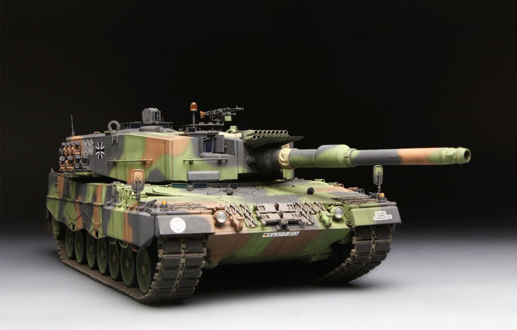 MENG German Main Battle Tank Leopard 2 A4 1/35