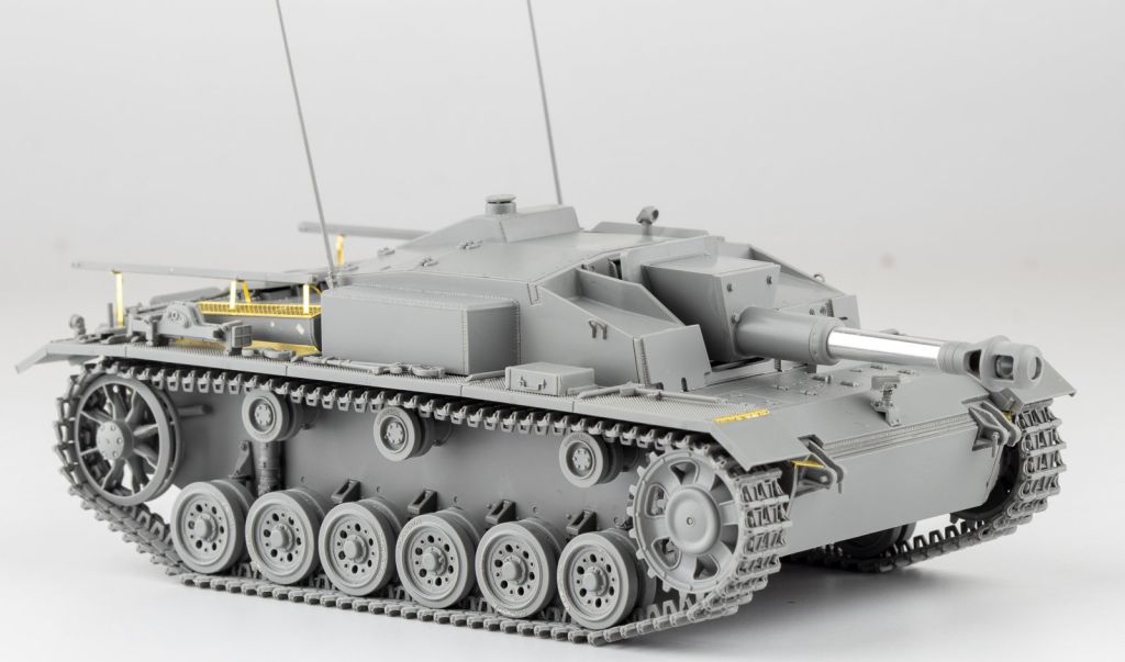 Takom 10.5cm StuH42 Ausf. E/F 1/35