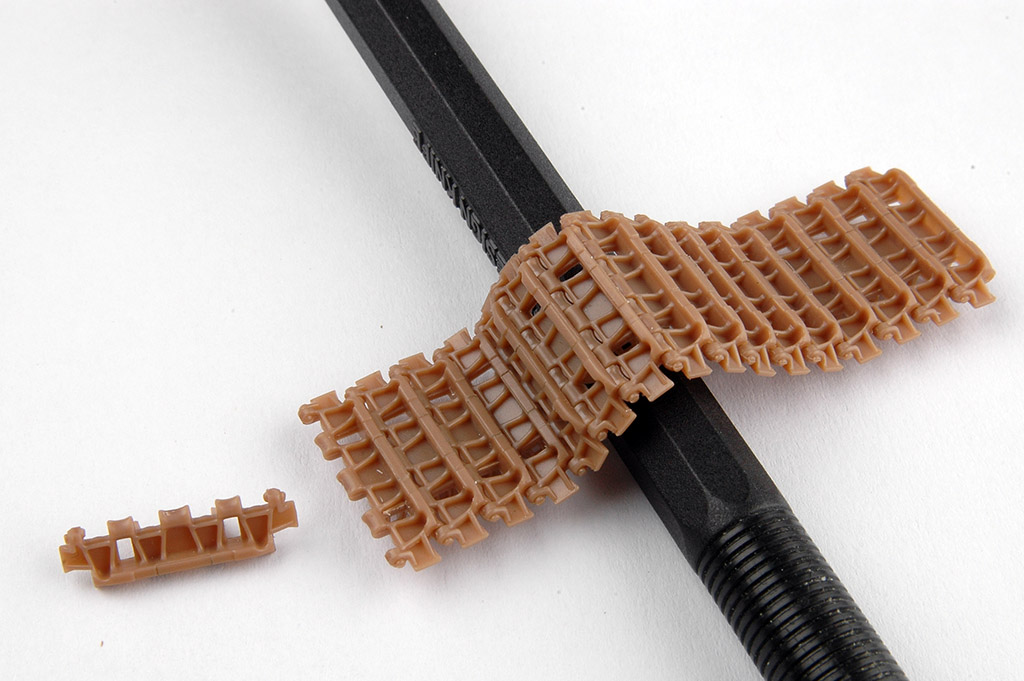 Trumpeter PANTHER D Workable Track links for *German VK1602 LEOPARD - pohyblivé pásy 1/35