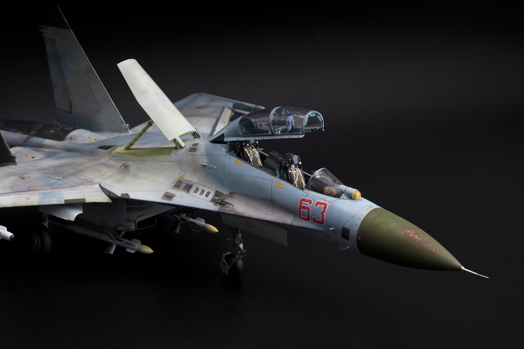 G.W.H Su-27UB "Flanker C" Heavy Fighter 1/48