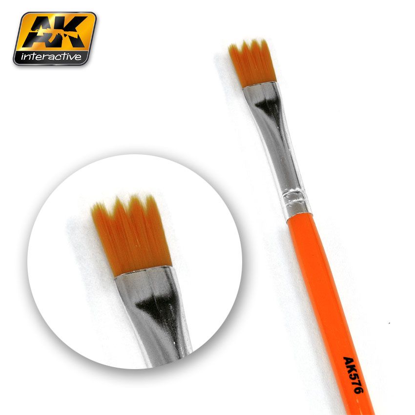 AK Saw shape weathering brush / Patinovací štětec pilový
