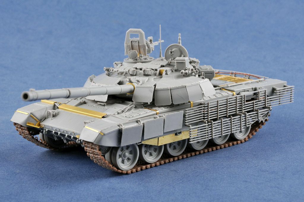 Trumpeter Russian T-72B2 MBT (ROGATKA) 1/35