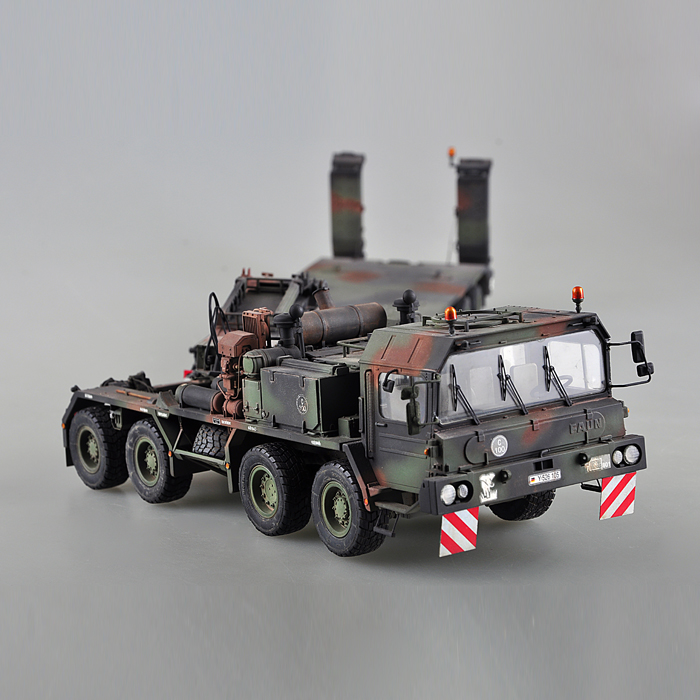 Trumpeter Faun Elephant SLT-56 Panzer transporter 1/35