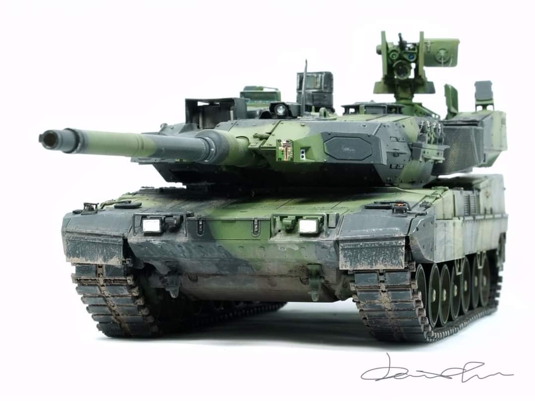 Amusing Hobby Leopard 2 A8 1/35