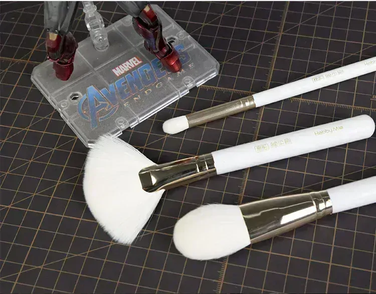 Protiprachový štětec na modely - Střední