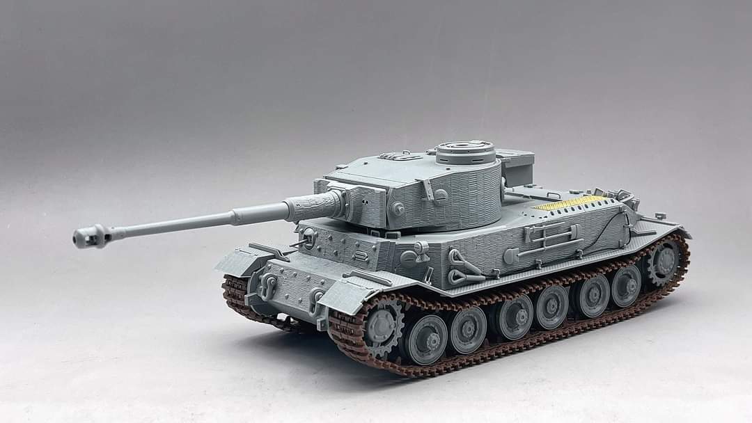Amusing Hobby Tiger (P) 003 w/Zimmerit May 1944 1/35