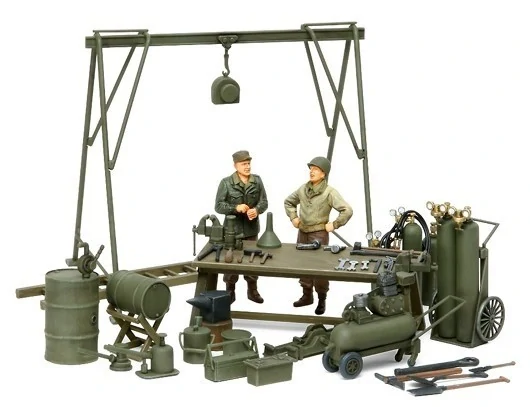 Tamiya German Field Maintenance Team & Equipment Set 1/35